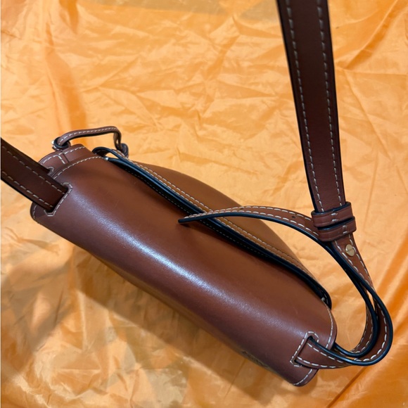 Loewe gate Brown Leather Crossbody Bag - Picture 14 of 16